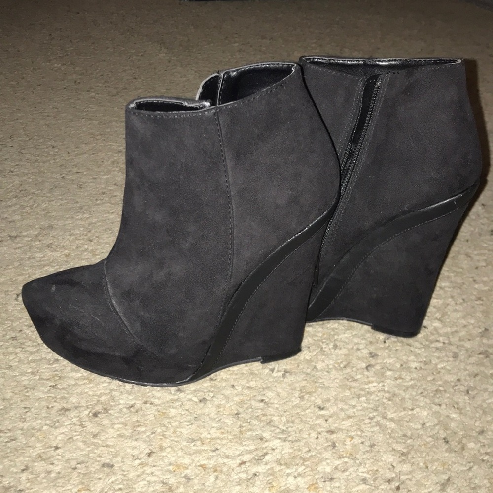 Aldo faux suede/faux leather trim wedge heels